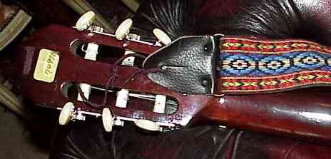 musi001-guitar-4.jpg (13623 bytes)